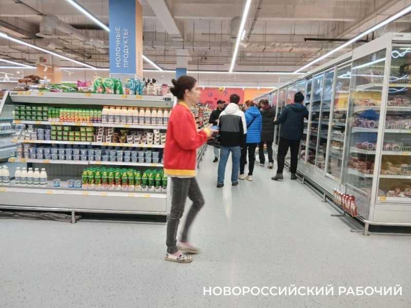 Новороссийцы встали в очереди &mdash; закупаются к новогоднему столу