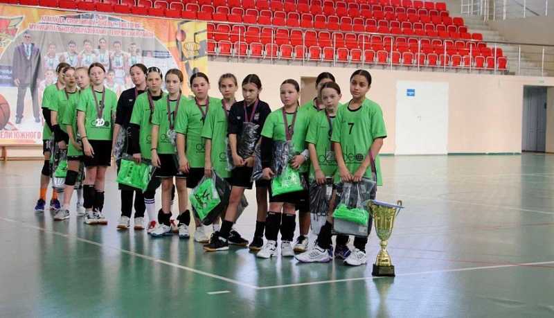 Новороссийские гандболистки завоевали серебро Кубка Губернатора Краснодарского края