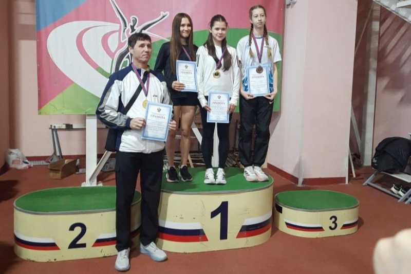 Новороссийские легкоатлеты на первенстве края завоевали медали и выполнили нормативы КМС