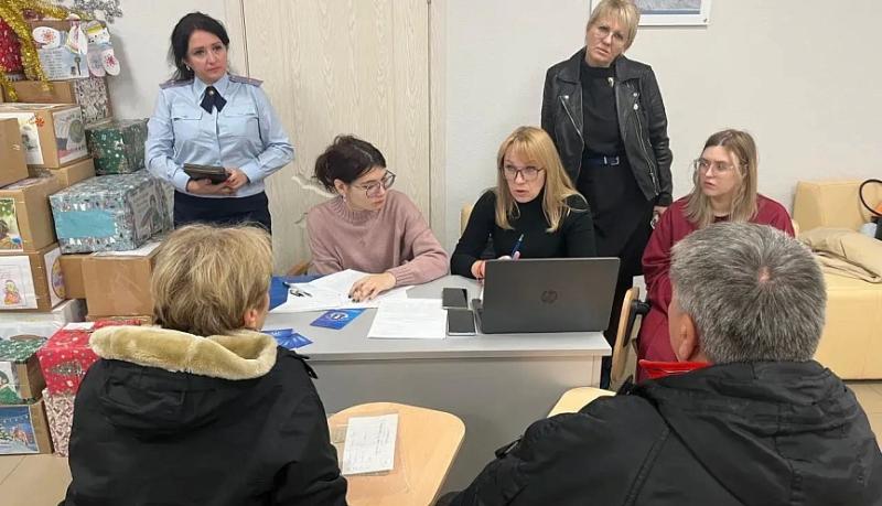 Новороссийские полицейские и общественники проводят &laquo;Неделю правового информирования&raquo; и оказывают юридическую помощь жителям города