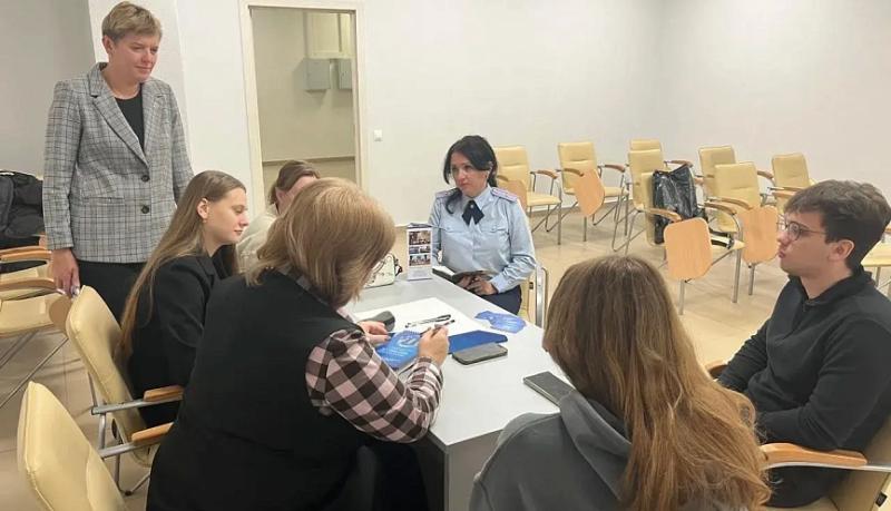 Новороссийские полицейские и общественники проводят &laquo;Неделю правового информирования&raquo; и оказывают юридическую помощь жителям города