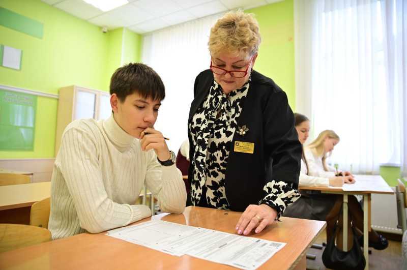 Новороссийские школьники на итоговом сочинении выбрали темы о духовной зрелости и семье