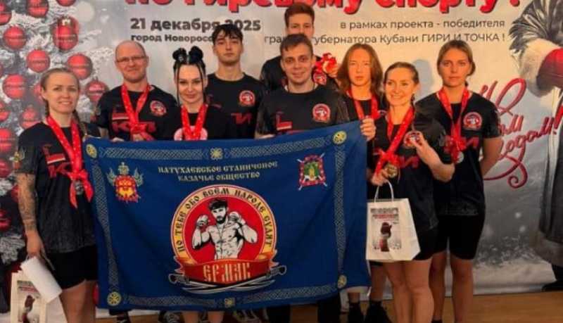 Новороссийские спортсмены блистательно выступили на новогоднем турнире по гиревому спорту