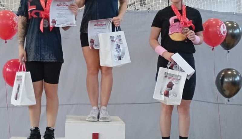 Новороссийские спортсмены блистательно выступили на новогоднем турнире по гиревому спорту