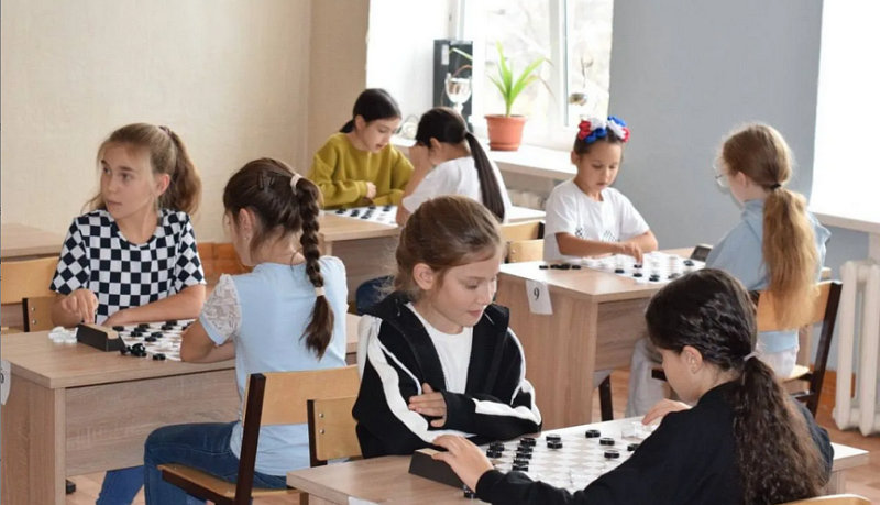 Новороссийские спортсмены показали блестящие результаты на краевых соревнованиях по стоклеточным шашкам