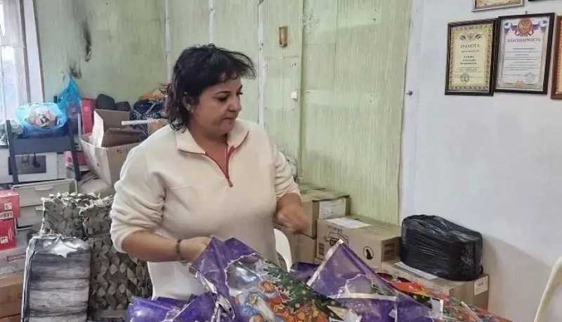 Новороссийские волонтеры готовят новогодние подарки для участников СВО