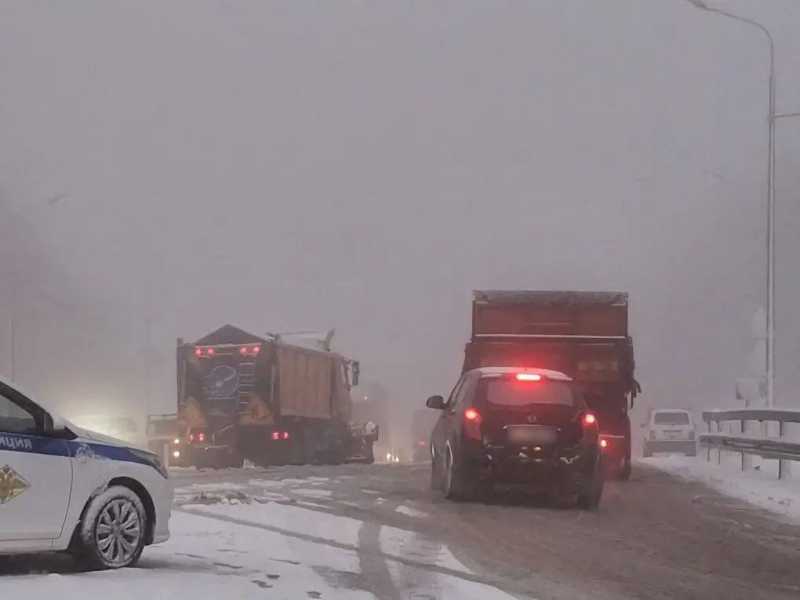 Новороссийских водителей просят без надобности не ехать на перевал