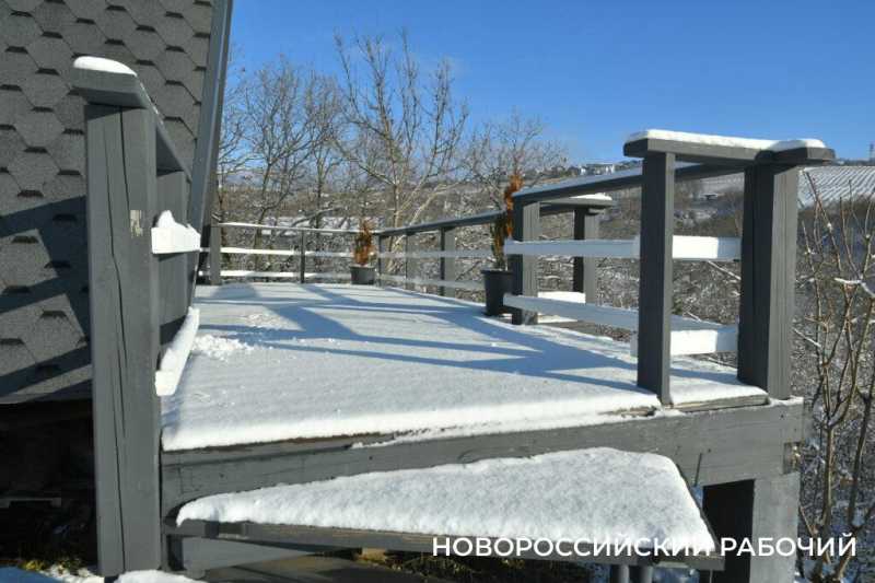 Одни новороссийцы радуются снегу, а другие &ndash; категорически против