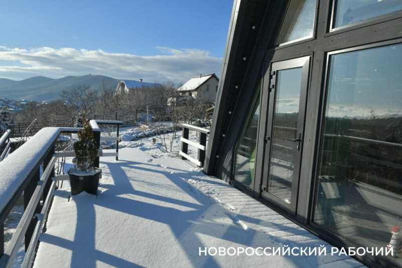 Одни новороссийцы радуются снегу, а другие &ndash; категорически против