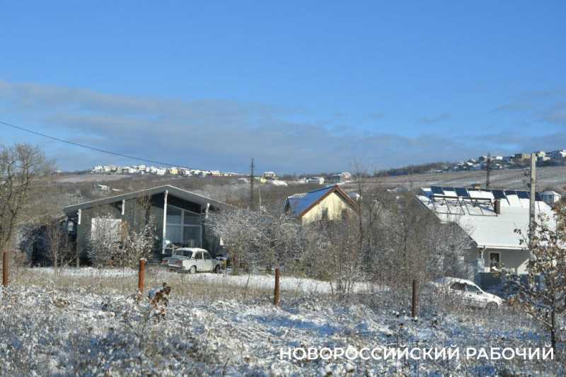 Одни новороссийцы радуются снегу, а другие &ndash; категорически против