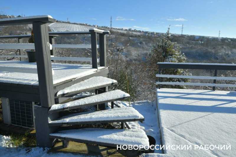 Одни новороссийцы радуются снегу, а другие &ndash; категорически против