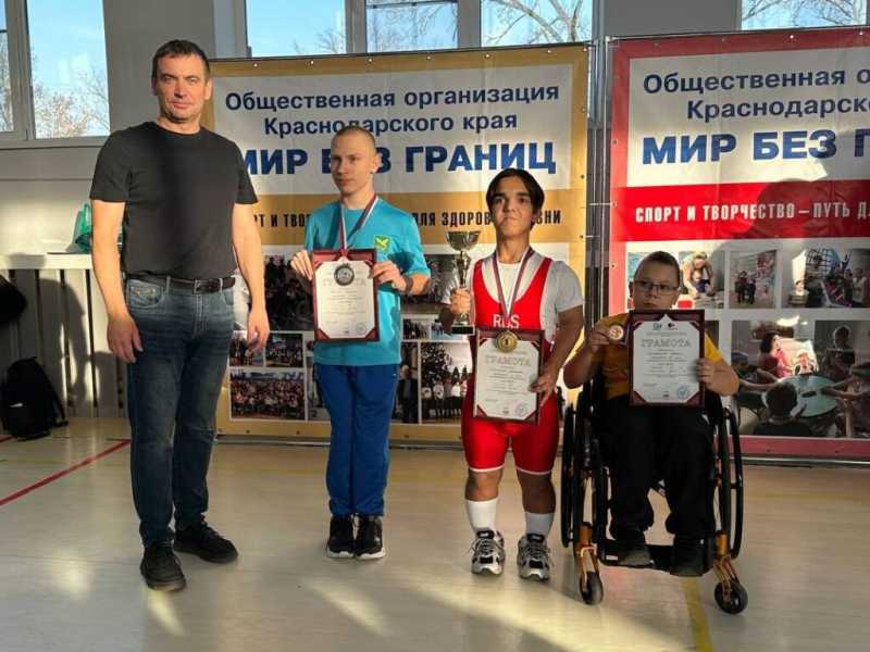 Пауэрлифтеры Новороссийска завоевали медали спартакиады побережья Черного моря