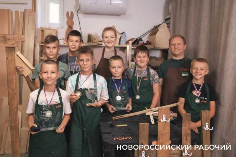 Первый канал показал сюжет о маме-предпринимательнице из Новороссийска, а она научила детей зарабатывать