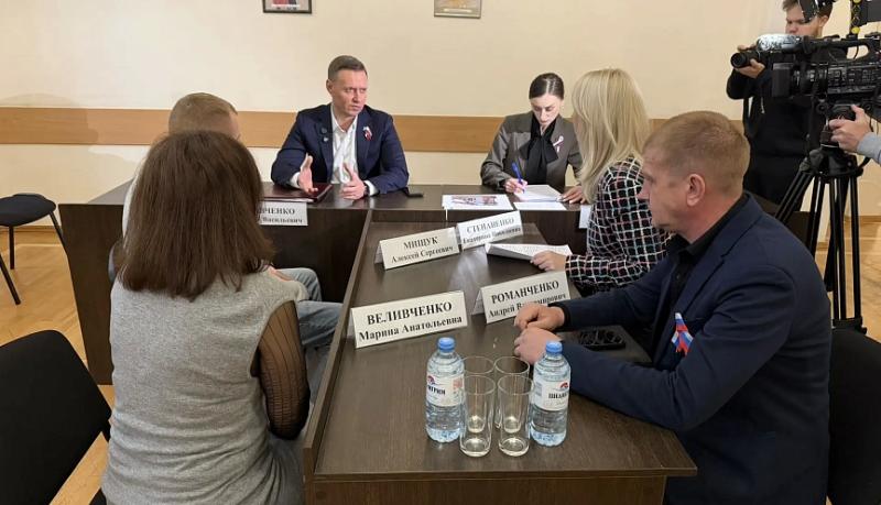 Расширенный прием граждан начался в городском театре Новороссийска