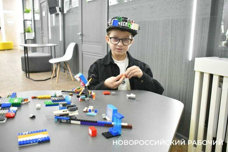 Ручки-негрызучки, биржа труда для IT-шников, брэндовые сумки. В Новороссийске прошел конкурс юных бизнесменов