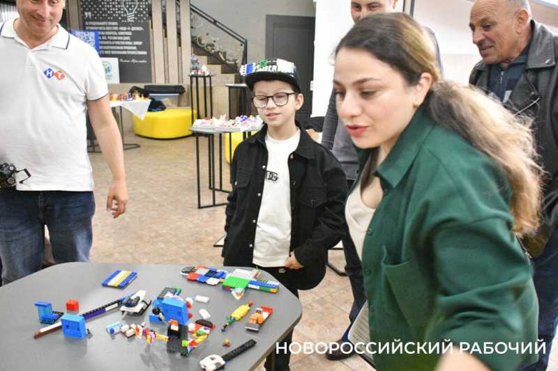 Ручки-негрызучки, биржа труда для IT-шников, брэндовые сумки. В Новороссийске прошел конкурс юных бизнесменов