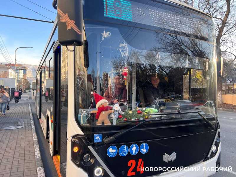 Сел в троллейбус, а там&nbsp; &mdash; Новый год! В Новороссийске будет шесть &laquo;заряженных праздником&raquo; бортов