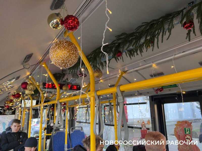 Сел в троллейбус, а там&nbsp; &mdash; Новый год! В Новороссийске будет шесть &laquo;заряженных праздником&raquo; бортов