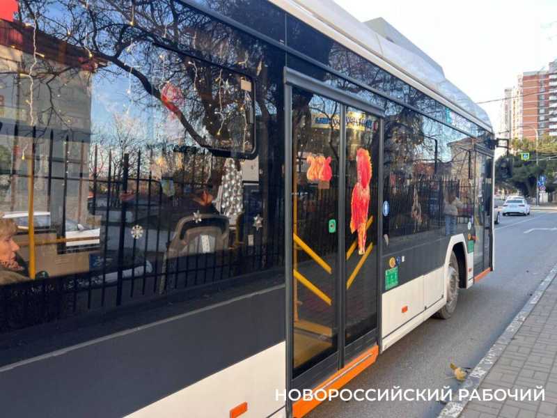 Сел в троллейбус, а там&nbsp; &mdash; Новый год! В Новороссийске будет шесть &laquo;заряженных праздником&raquo; бортов