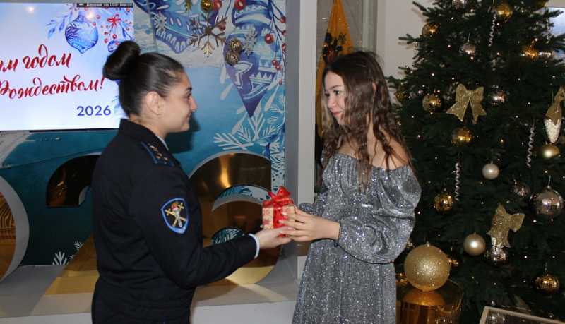 Следователи Новороссийска приняли участие в благотворительной акции &laquo;Ёлка желаний&raquo;, чтобы исполнить новогодние мечты детей