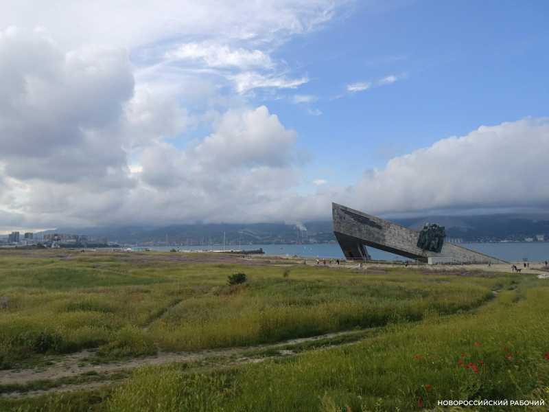 Советы дня на 4 декабря: о почётном звании &laquo;Патриот Новороссийска&raquo; объятиях и сетевом маркетинге