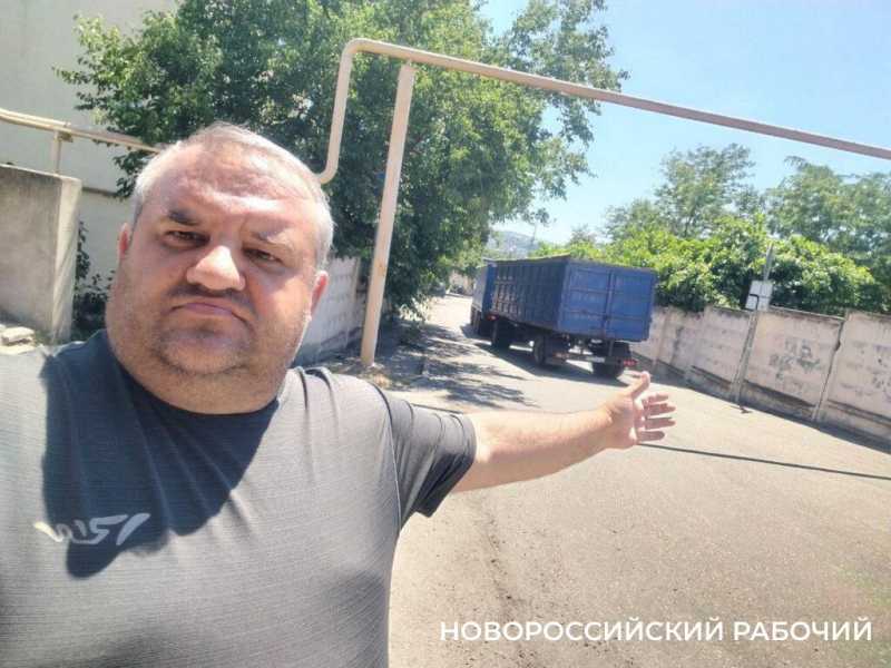 Так жить нельзя&hellip; но вы живите. В Новороссийске жители мучаются в доме рядом с дорогой на элеватор