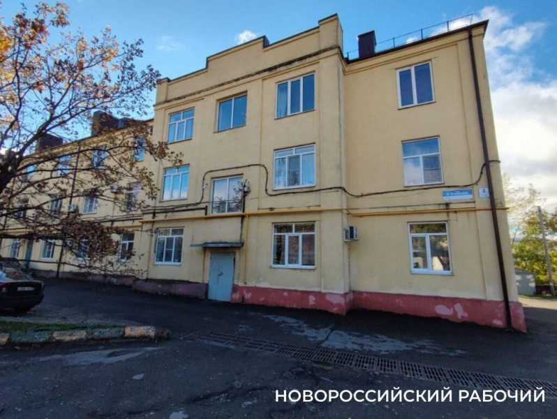 Так жить нельзя&hellip; но вы живите. В Новороссийске жители мучаются в доме рядом с дорогой на элеватор