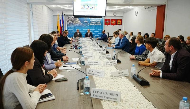 &laquo;Таланты без границ&raquo;: Андрей Кравченко вручил грамоты новороссийцам, ставшим примером мужества и целеустремленности