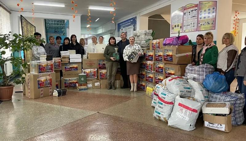 Теплую зимнюю одежду получили школьники Херсонской области от новороссийских волонтеров  