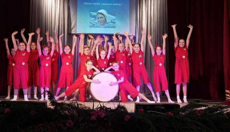 В Центре традиционной народной культуры в Новороссийске прошёл грандиозный фестиваль творчества &laquo;Мастер золотые руки &ndash; 2025&raquo;