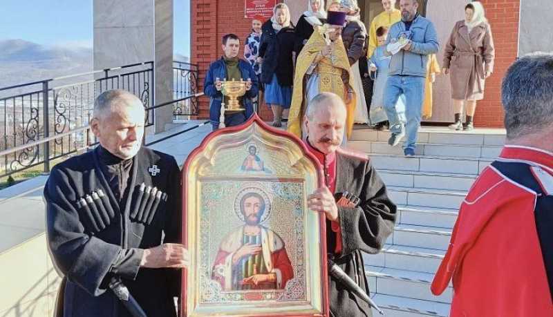 В честь Дня памяти святого благоверного великого князя Александра Невского в Новороссийске прошли молебны и крестный ход