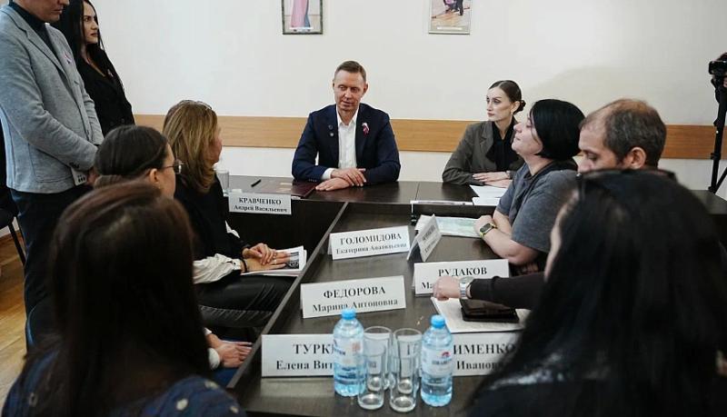 В День Конституции РФ на традиционный расширенный прием граждан обратились 75 новороссийцев