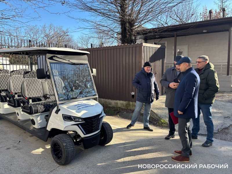 В горбольнице Новороссийска начал работу новый электромобиль