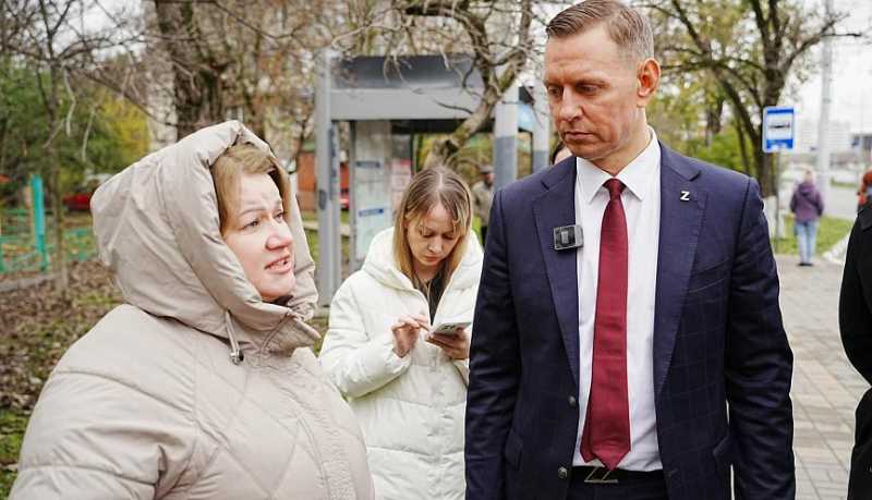 В ходе объезда Приморского района Андрей Кравченко встретился с жителями и проверил готовность Центра благоустройства к зимнему сезону