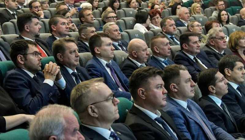 В Краснодаре в преддверии профессионального праздника наградили лучших энергетиков Кубани