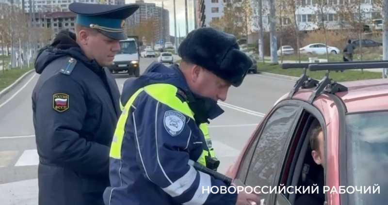 В Новороссийске &laquo;Дорожный пристав&raquo; вычислил должников по налогам. У одного арестовали машину
