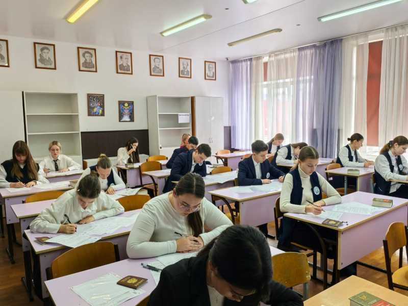 В Новороссийске итоговое сочинение выпускники писали хорошо и много. За что ставили &laquo;незачет&raquo;