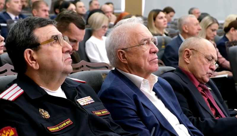 В Новороссийске к началу зимнего сезона закуплена новая техника и подготовлены запасы песко-соляной смеси