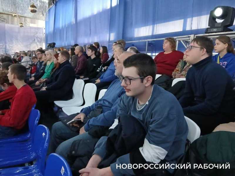 В Новороссийске наградили мам и пап особых спортсменов