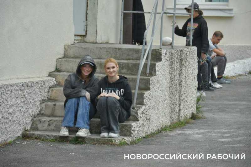 В Новороссийске Наталья Черноиванова &laquo;ставит&raquo; руку особенным штукатурам. Кто возьмет на работу детей с ОВЗ