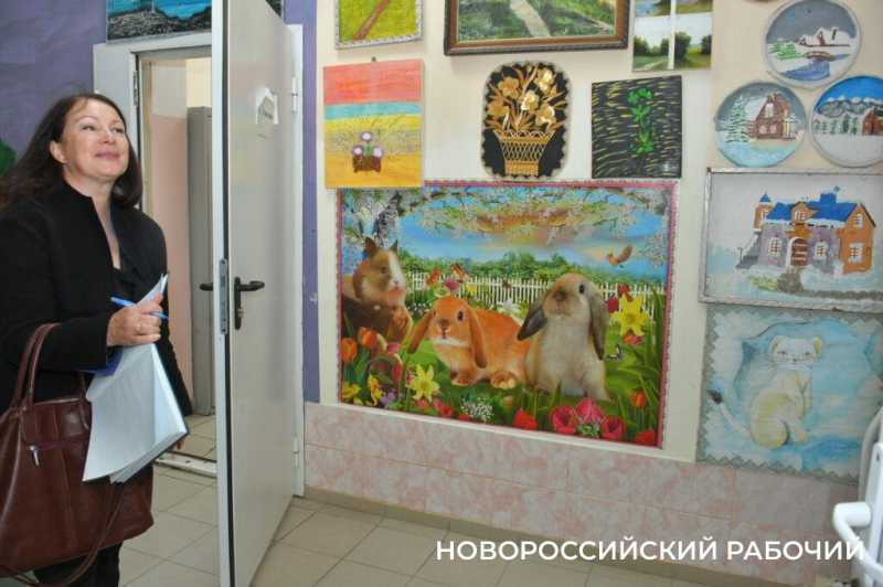 В Новороссийске Наталья Черноиванова &laquo;ставит&raquo; руку особенным штукатурам. Кто возьмет на работу детей с ОВЗ