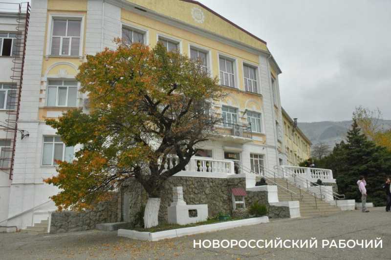 В Новороссийске Наталья Черноиванова &laquo;ставит&raquo; руку особенным штукатурам. Кто возьмет на работу детей с ОВЗ