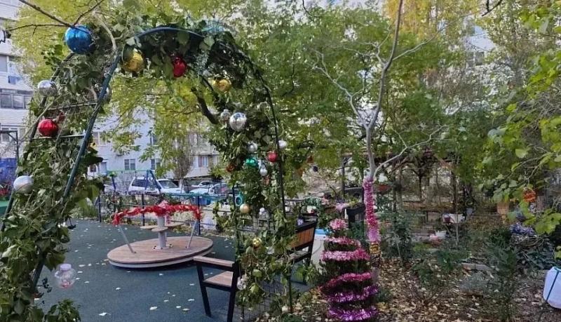В Новороссийске определили победителей городских конкурсов среди жителей и предприятий на лучшее новогоднее оформление