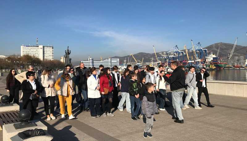 В Новороссийске организовали экскурсию по местам боевой слав для молодёжи и членов национально-культурных обществ города-героя