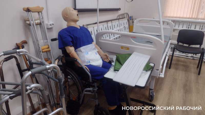 В Новороссийске открылась бесплатная школа ухода за стариками