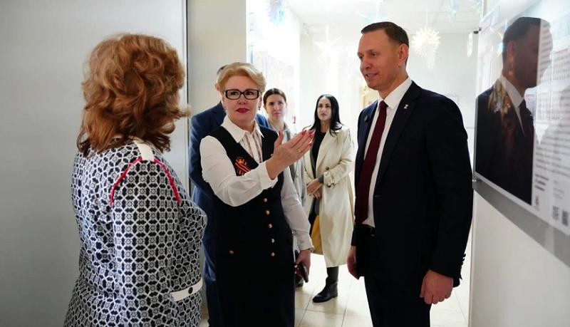 В Новороссийске открылась первая школьная &laquo;Галерея памяти&raquo;, посвященная героям войны