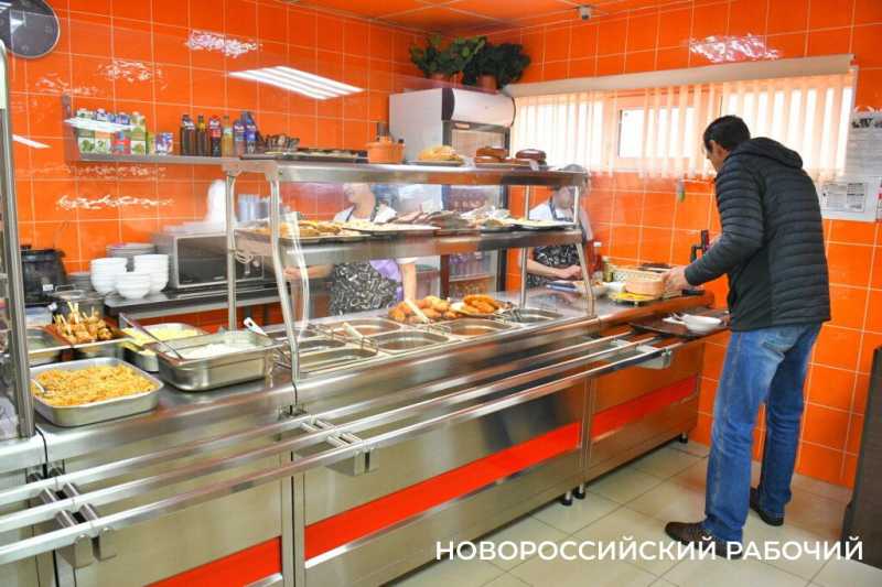 В Новороссийске открылась третья бесплатная столовая для малоимущих и ждет посетителей &nbsp;