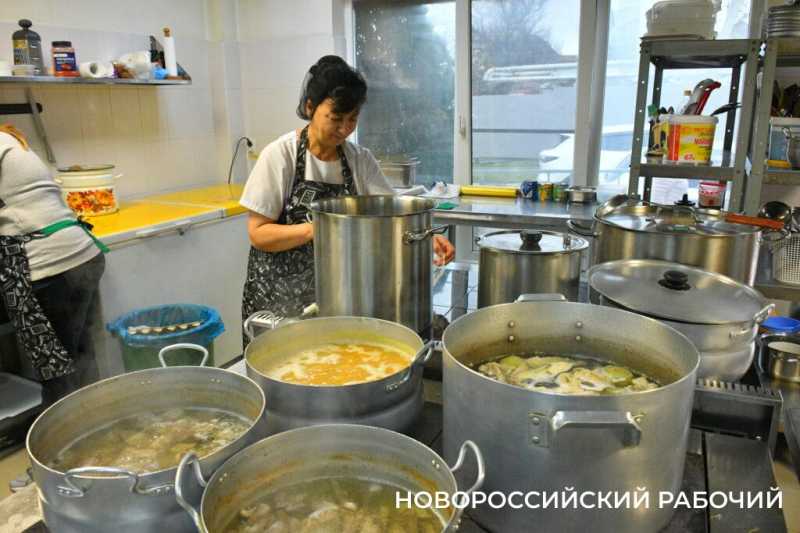 В Новороссийске открылась третья бесплатная столовая для малоимущих и ждет посетителей &nbsp;