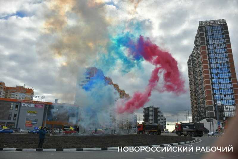 В Новороссийске открыли транспортную развязку. Обкатываем. Привыкаем