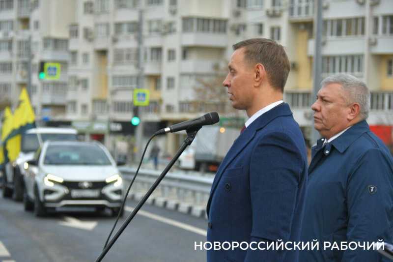 В Новороссийске открыли транспортную развязку. Обкатываем. Привыкаем